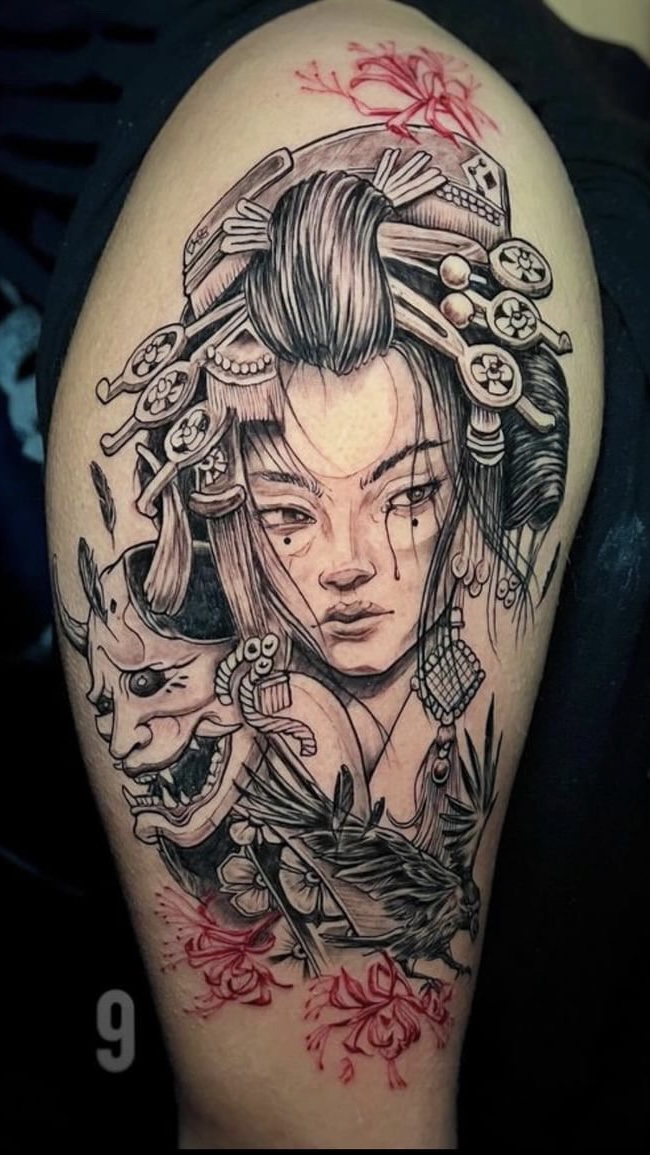 Tatouage blackwork g&eacute;om&eacute;trique par Blue Magic Tattoo